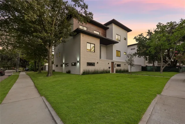 a front view of house with yard