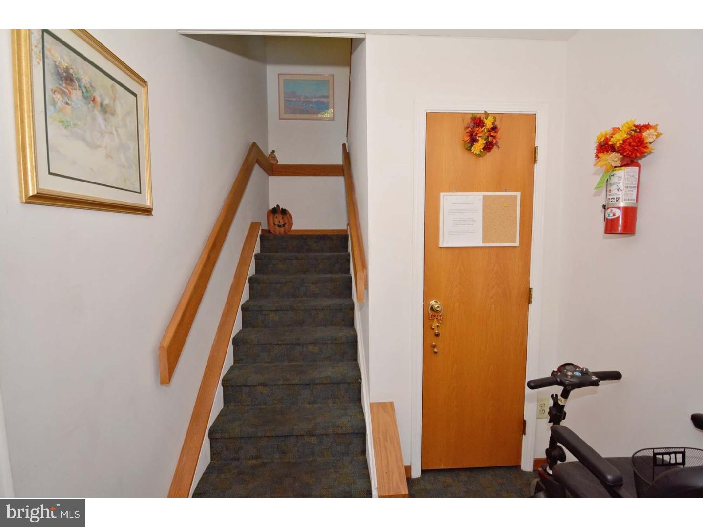 2015 Welsh Road, Unit 24 Philadelphia, PA 19115 - Photo 3 of 18 Foyer