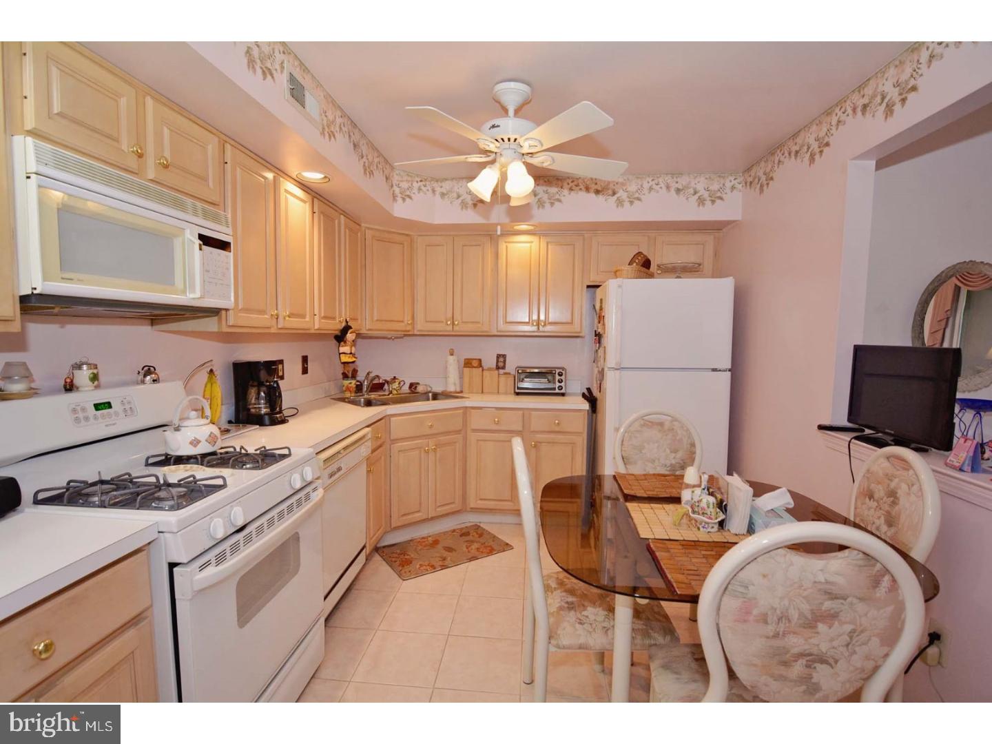 2015 Welsh Road, Unit 24 Philadelphia, PA 19115 - Photo 8 of 18 Kitchen