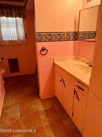 a view of utility room