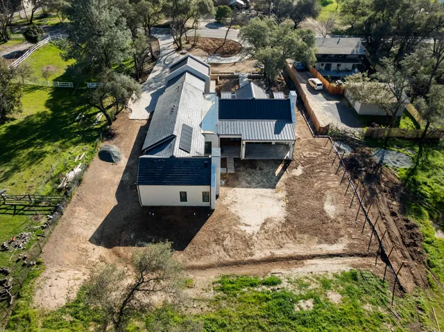 a picture of houses with yard