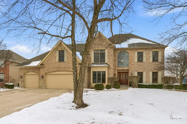 $585,000 | 802 North Diamond Head Drive West, Shorewood, IL 60404