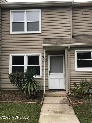 a front view of house with yard