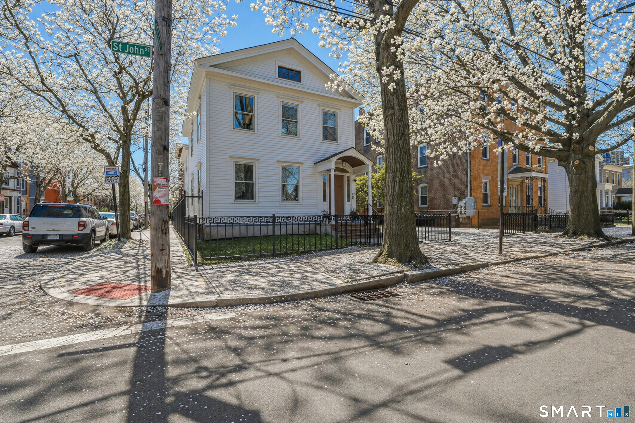 216 St John St  