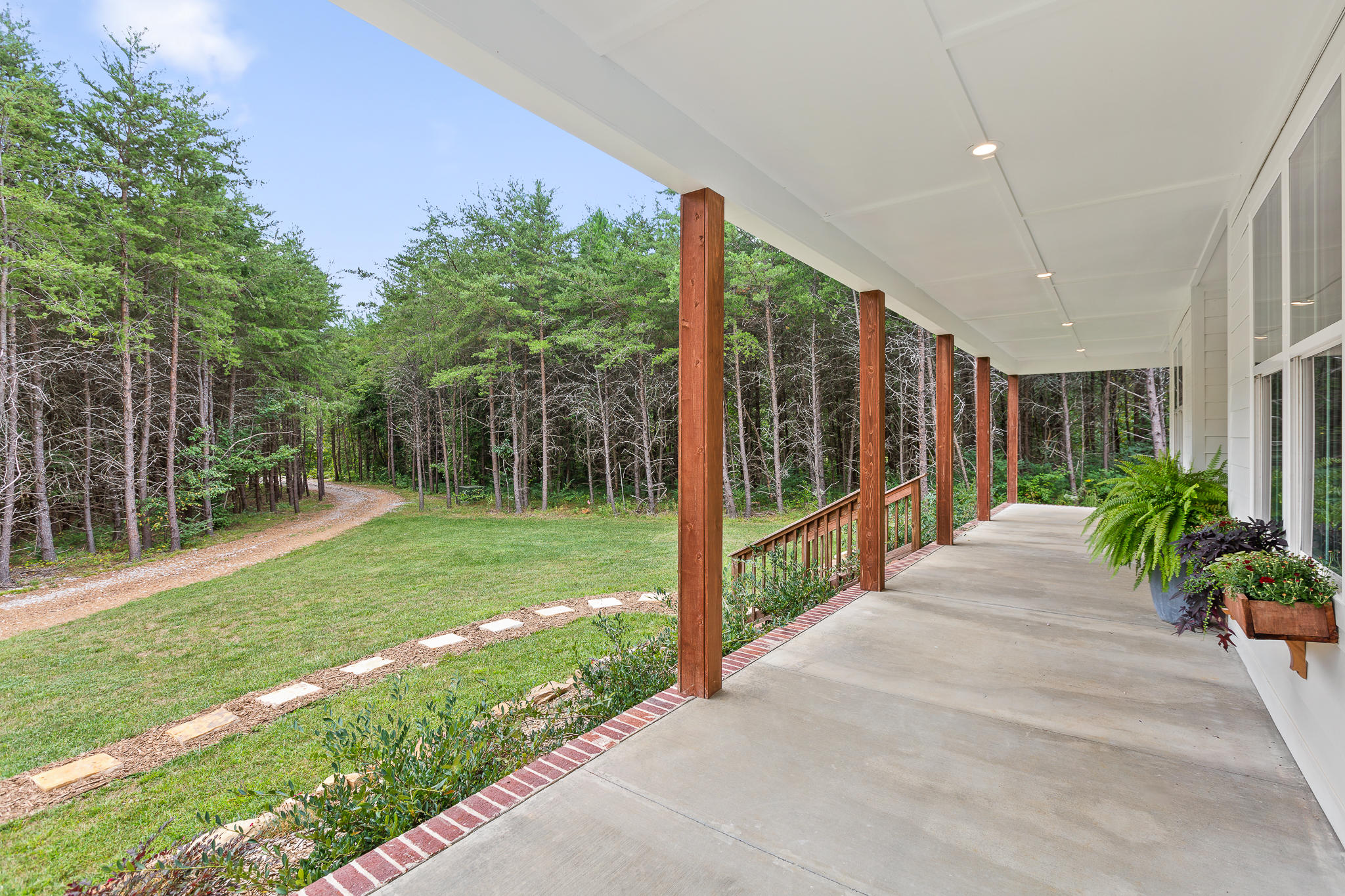 7428 Sawyer Road Signal Mountain, TN 37377 - Photo 26 of 47 Front porch