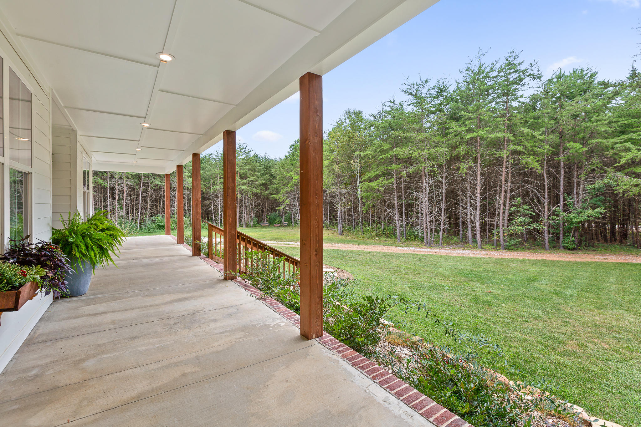 7428 Sawyer Road Signal Mountain, TN 37377 - Photo 27 of 47 Front porch
