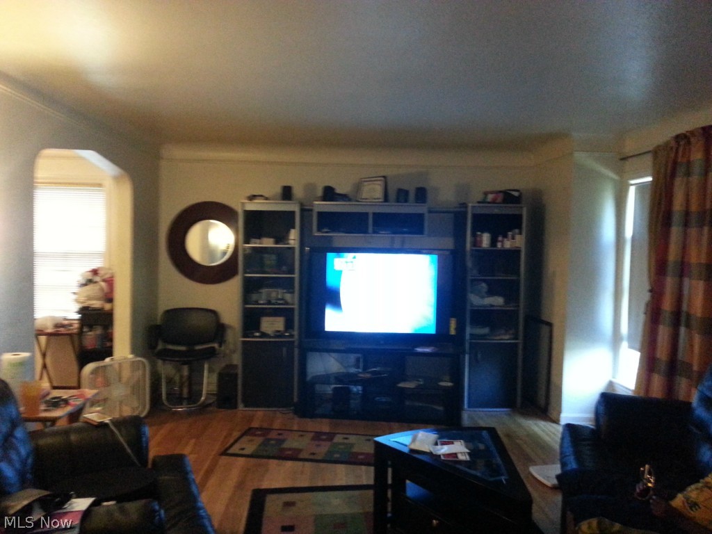 3582 Harvey Road Cleveland, OH 44118 - Photo 2 of 9 LIVING ROOM