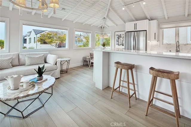 $7,995 | 410 Acacia Avenue, Corona del Mar, CA 92625