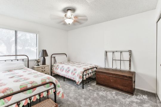 928 Randall Street Ridgecrest, CA 93555 - Photo 20 of 34 a spacious bedroom with two beds and a window