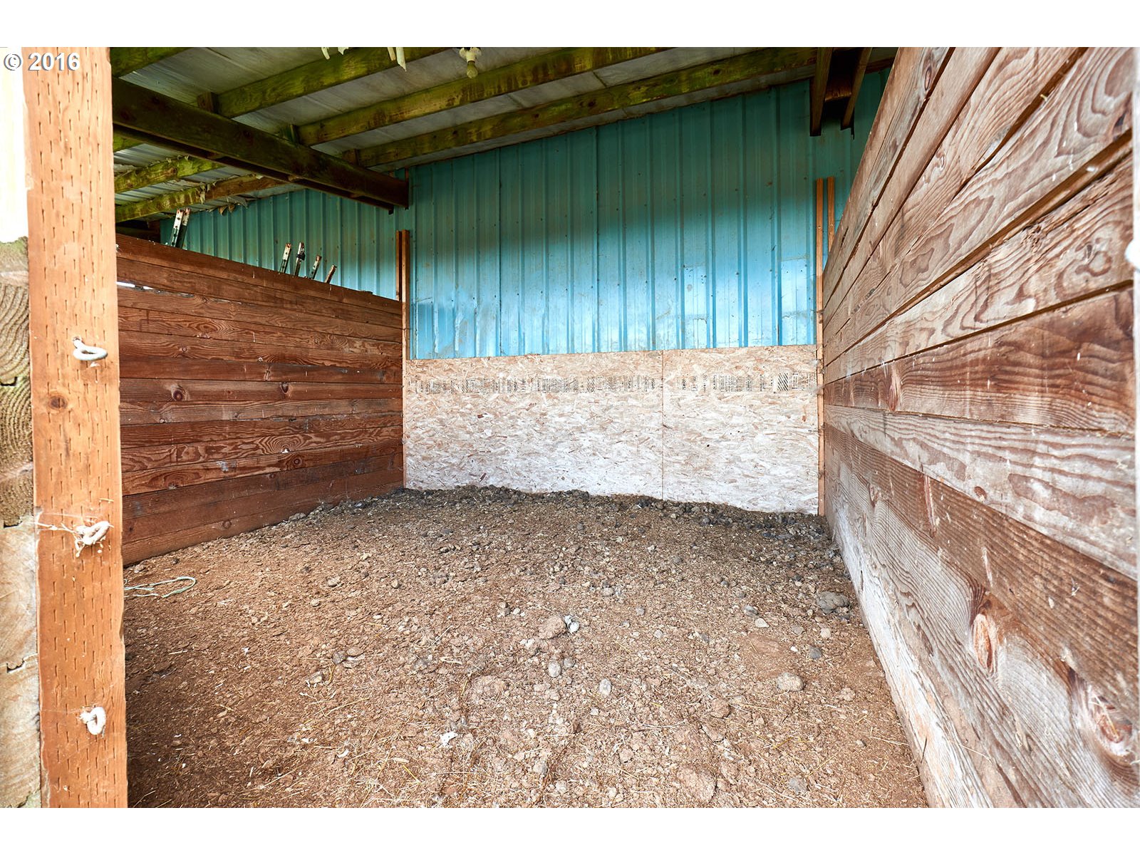 26737 South Look Road Colton, OR 97017 - Photo 11 of 25 a view of a wooden door