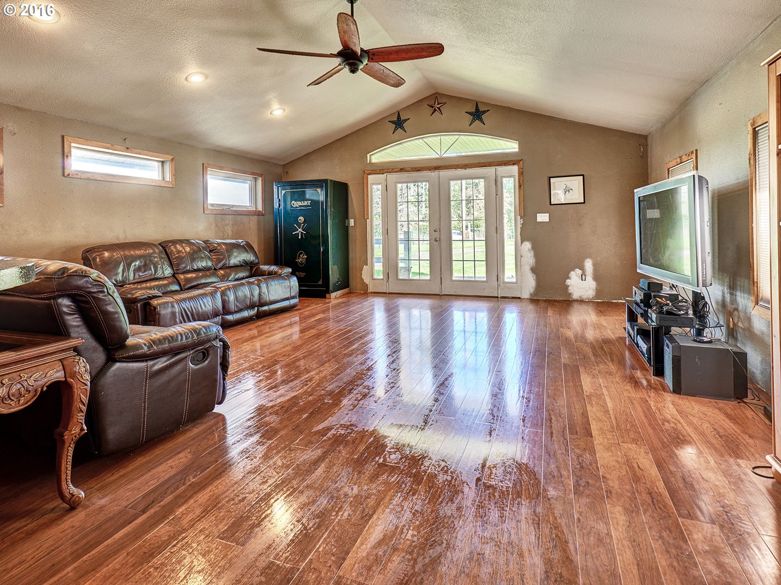 26737 South Look Road Colton, OR 97017 - Photo 16 of 25 a living room with furniture and a wooden floor