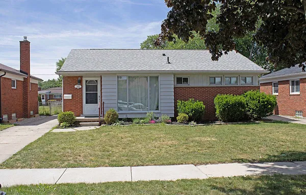 $239,900 | 19836 Shady Ln Avenue, St. Clair Shores, MI 48080
