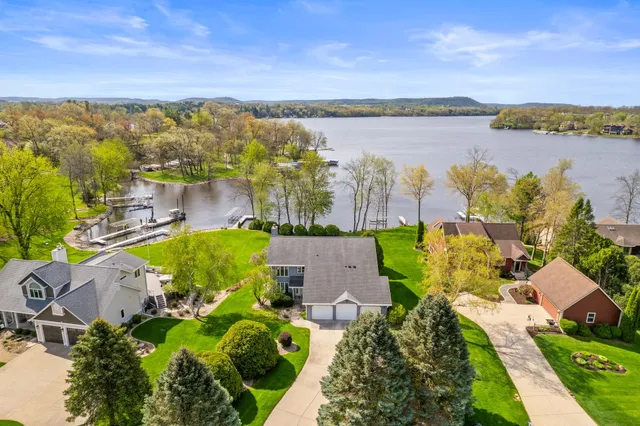 $1,399,000 | E12805 West Point Drive, Merrimac, WI 53561