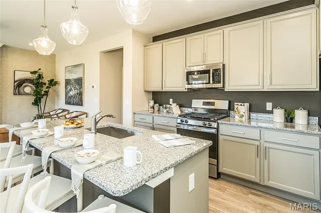 $425,900 | 303 Allison Court, Arnold, MO 63010