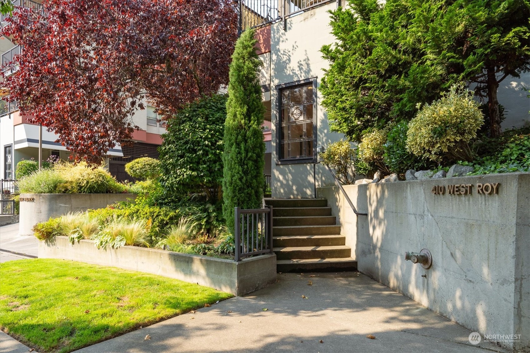 410 West Roy Street, Unit E305 Seattle, WA 98119 - Photo 28 of 31