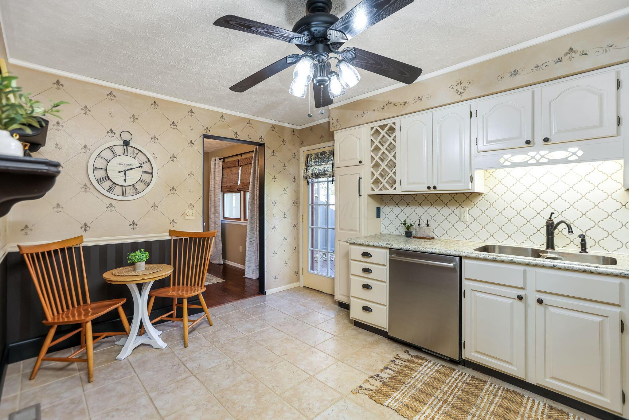 5038 Deeds Road Southwest Granville, OH 43023 - Photo 16 of 44 Eat in area in Kitchen