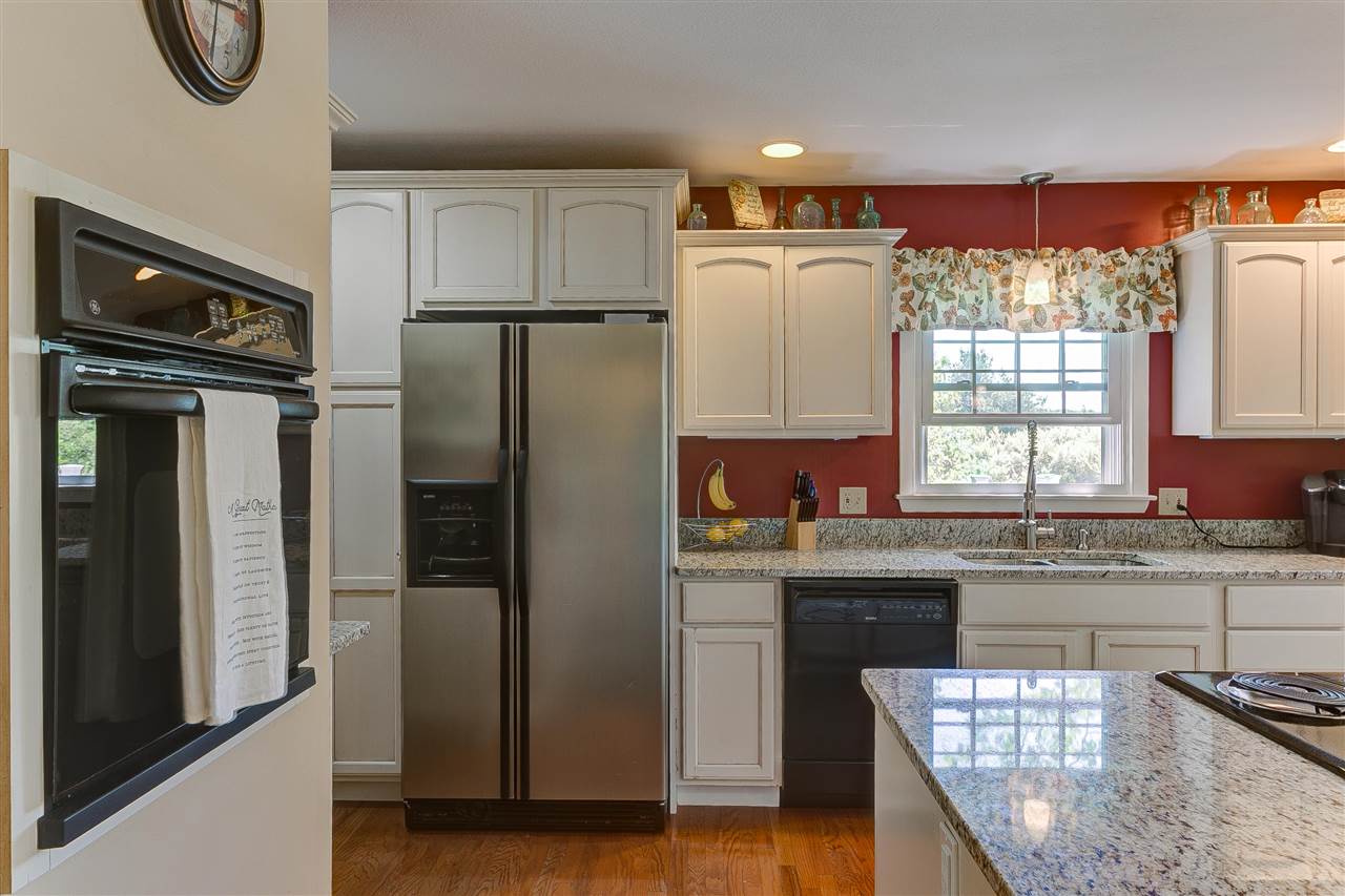 5665 Apple Valley Road Williamsburg, MI 49690 - Photo 7 of 34 1847276-6.JPG