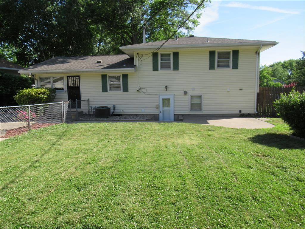 126 Collier Drive Springfield, IL 62704 - Photo 2 of 24 Gallery Image 2