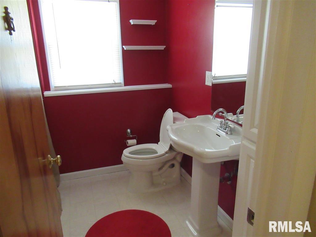 126 Collier Drive Springfield, IL 62704 - Photo 13 of 24 Gallery Image 13