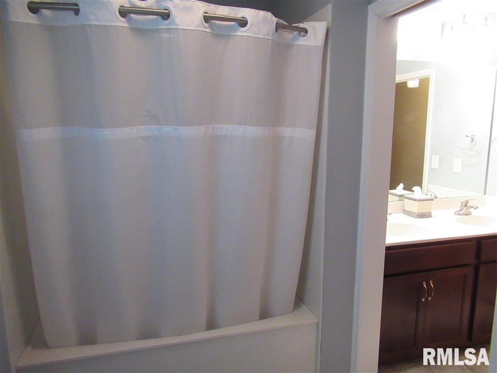 126 Collier Drive Springfield, IL 62704 - Photo 17 of 24 Gallery Image 17