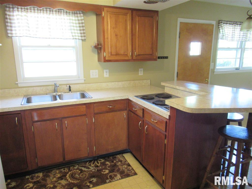 126 Collier Drive Springfield, IL 62704 - Photo 9 of 24 Gallery Image 9