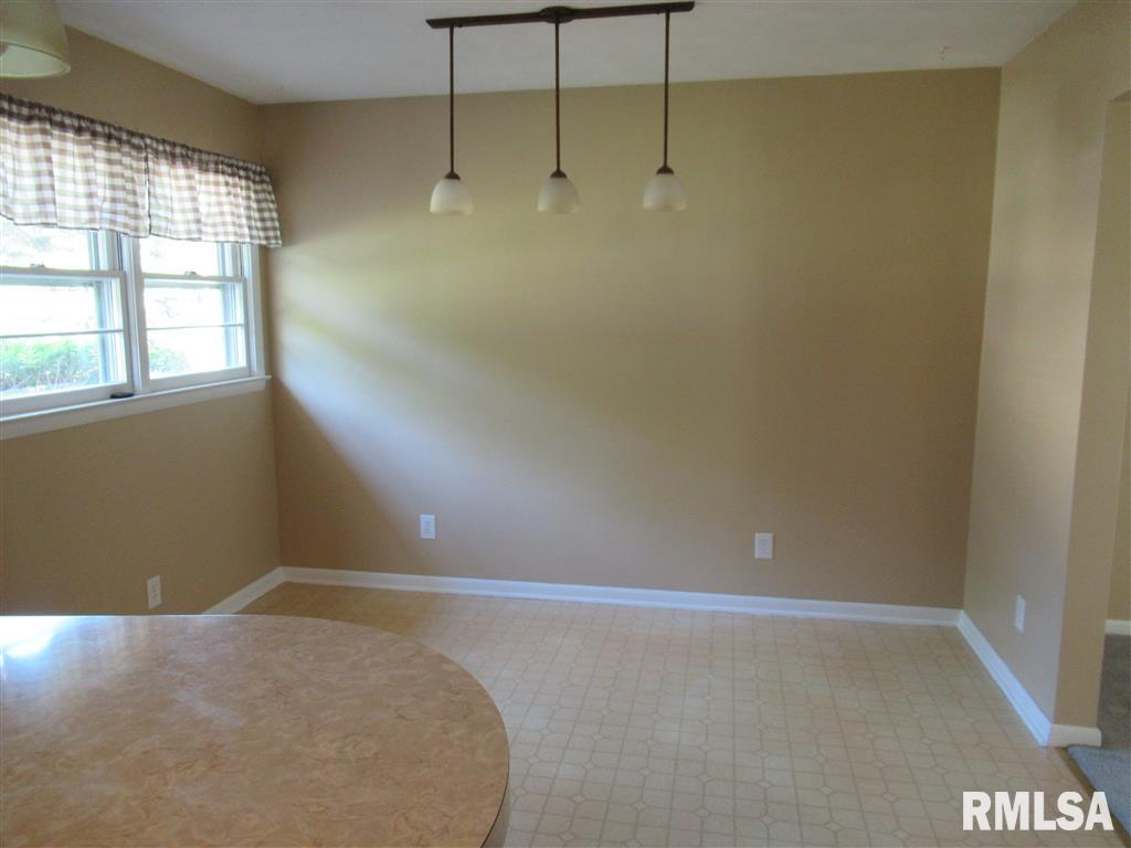 126 Collier Drive Springfield, IL 62704 - Photo 10 of 24 Gallery Image 10