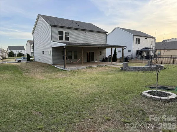 a view of a house with backyard and porch