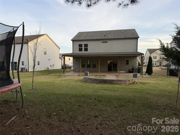 a view of a house with backyard