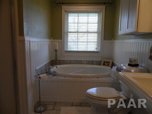 1914 California Road Pekin, IL 61554 - Photo 11 of 21 Gallery Image 11