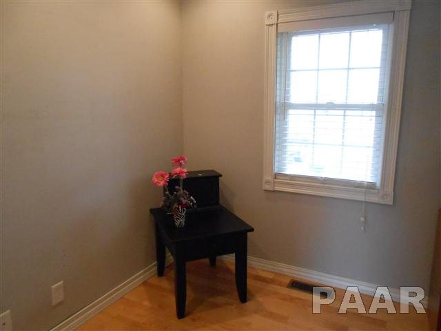 1914 California Road Pekin, IL 61554 - Photo 16 of 21 Gallery Image 16
