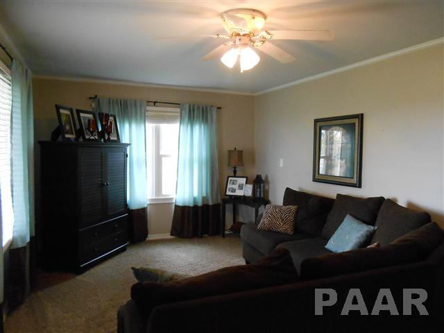 1914 California Road Pekin, IL 61554 - Photo 3 of 21 Gallery Image 3