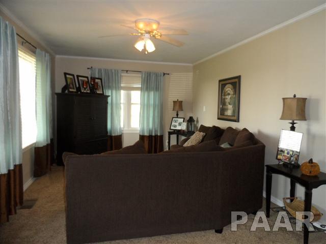 1914 California Road Pekin, IL 61554 - Photo 4 of 21 Gallery Image 4