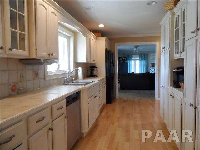 1914 California Road Pekin, IL 61554 - Photo 5 of 21 Gallery Image 5