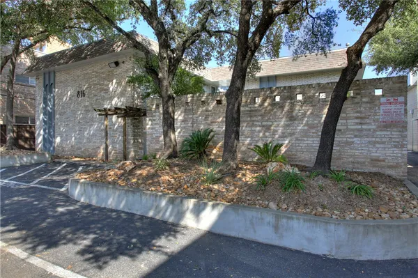 $1,095 | 816 West N Loop Boulevard, Unit 106, Austin, TX 78756