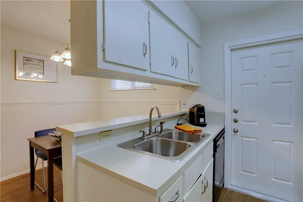 $1,095 | 816 West N Loop Boulevard, Unit 106, Austin, TX 78756