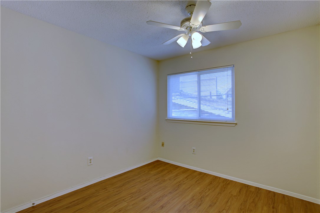 816 West N Loop Boulevard, Unit 106 Austin, TX 78756 - Photo 14 of 21 an empty room with windows and fan
