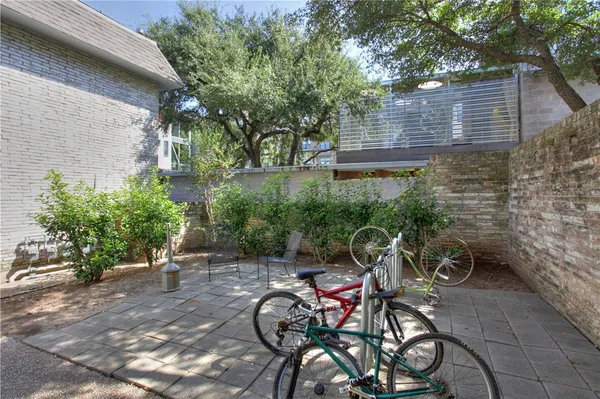 $1,095 | 816 West N Loop Boulevard, Unit 106, Austin, TX 78756