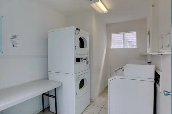 $1,095 | 816 West N Loop Boulevard, Unit 106, Austin, TX 78756