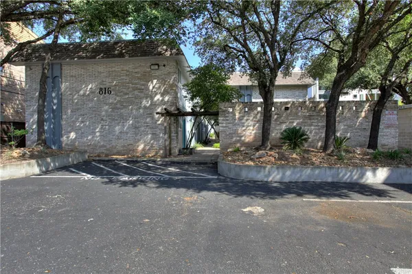 $1,095 | 816 West N Loop Boulevard, Unit 106, Austin, TX 78756