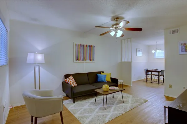 $1,095 | 816 West N Loop Boulevard, Unit 106, Austin, TX 78756