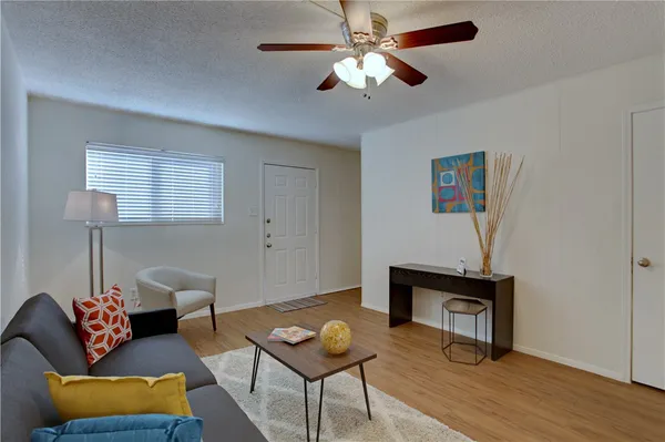 $1,095 | 816 West N Loop Boulevard, Unit 106, Austin, TX 78756