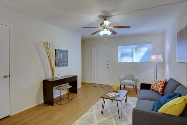 $1,095 | 816 West N Loop Boulevard, Unit 106, Austin, TX 78756