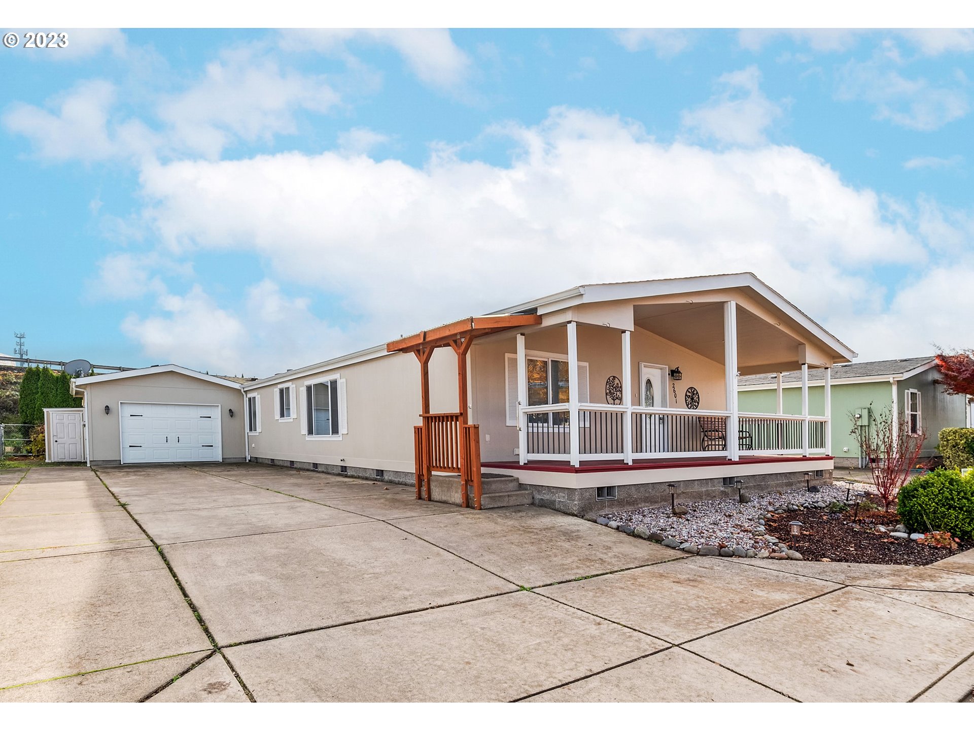 2601 Maia Loop Springfield, OR 97477 - Photo 1 of 29 a view of a house with a yard