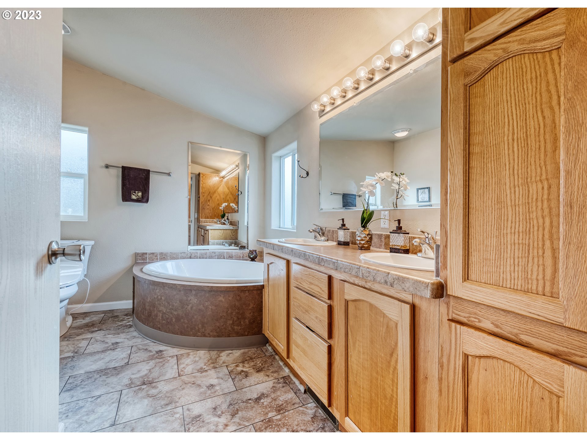 2601 Maia Loop Springfield, OR 97477 - Photo 17 of 29 a spacious bathroom with a tub sink and mirror