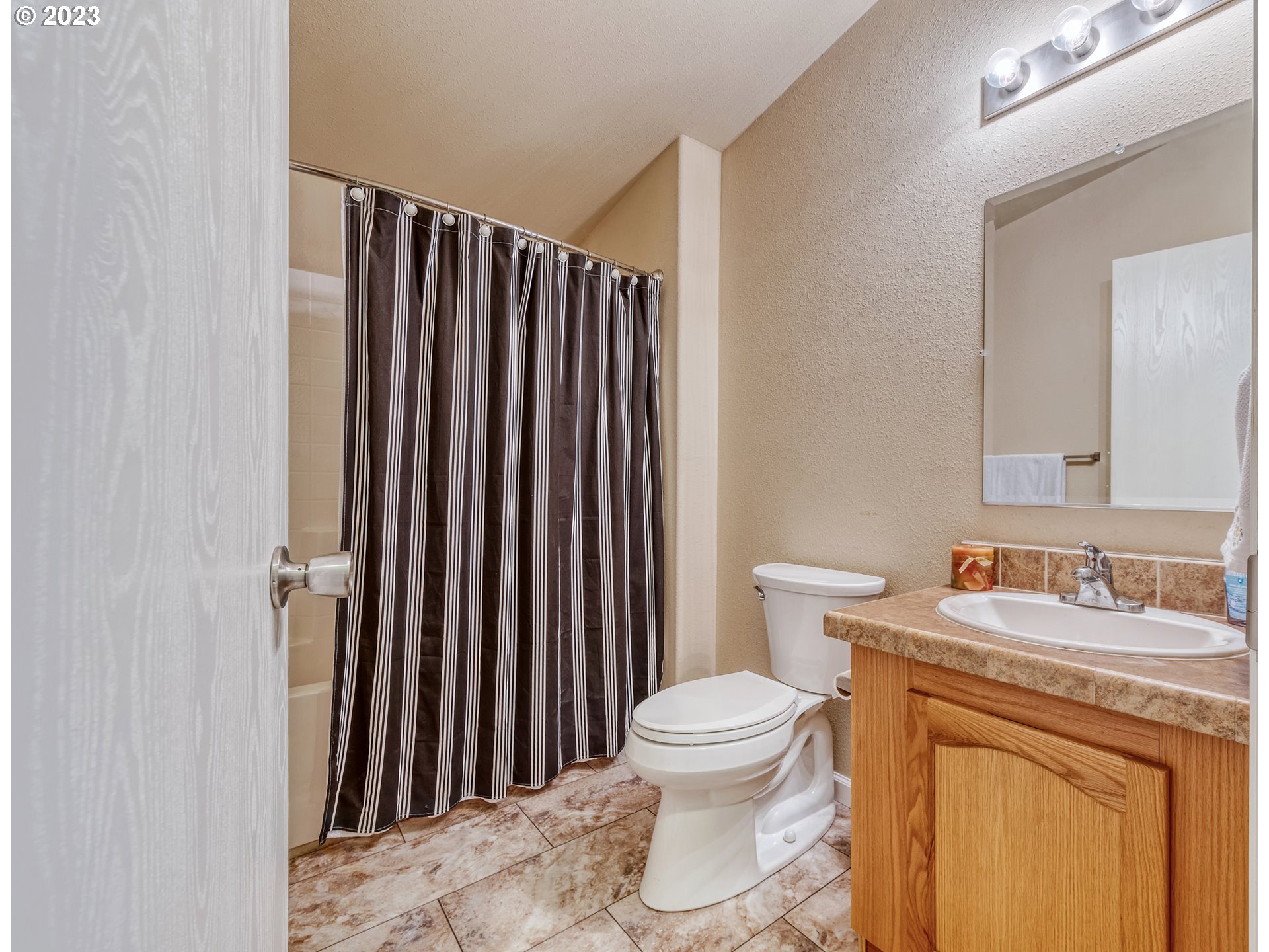2601 Maia Loop Springfield, OR 97477 - Photo 21 of 29 a bathroom with a sink toilet and shower