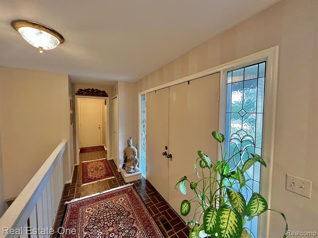 230 Randolph Road Rochester Hills, MI 48309 - Photo 4 of 59