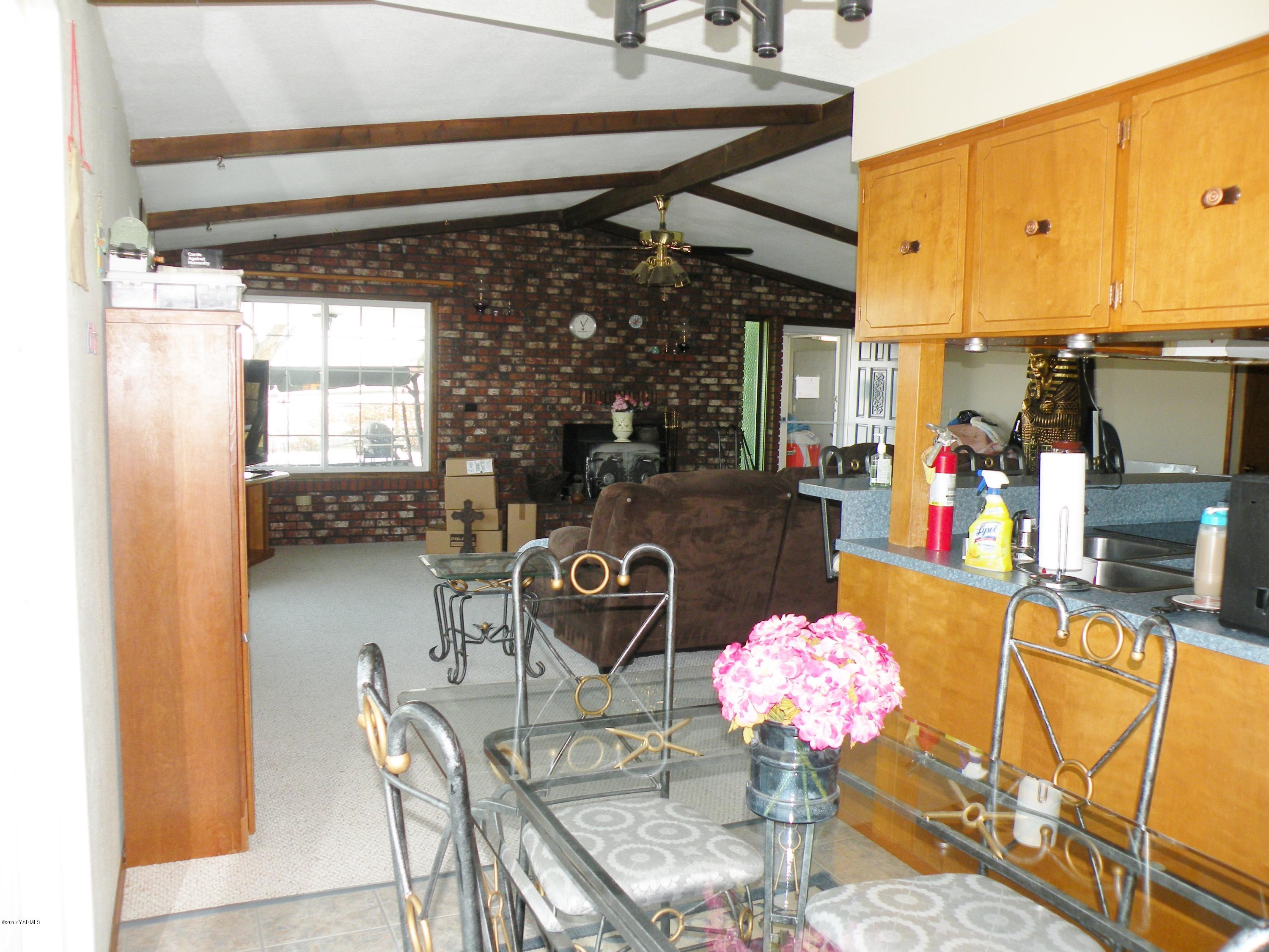 711 Meadowbrook Road Yakima, WA 98903 - Photo 11 of 22 a dining room filled with furniture and a chandelier