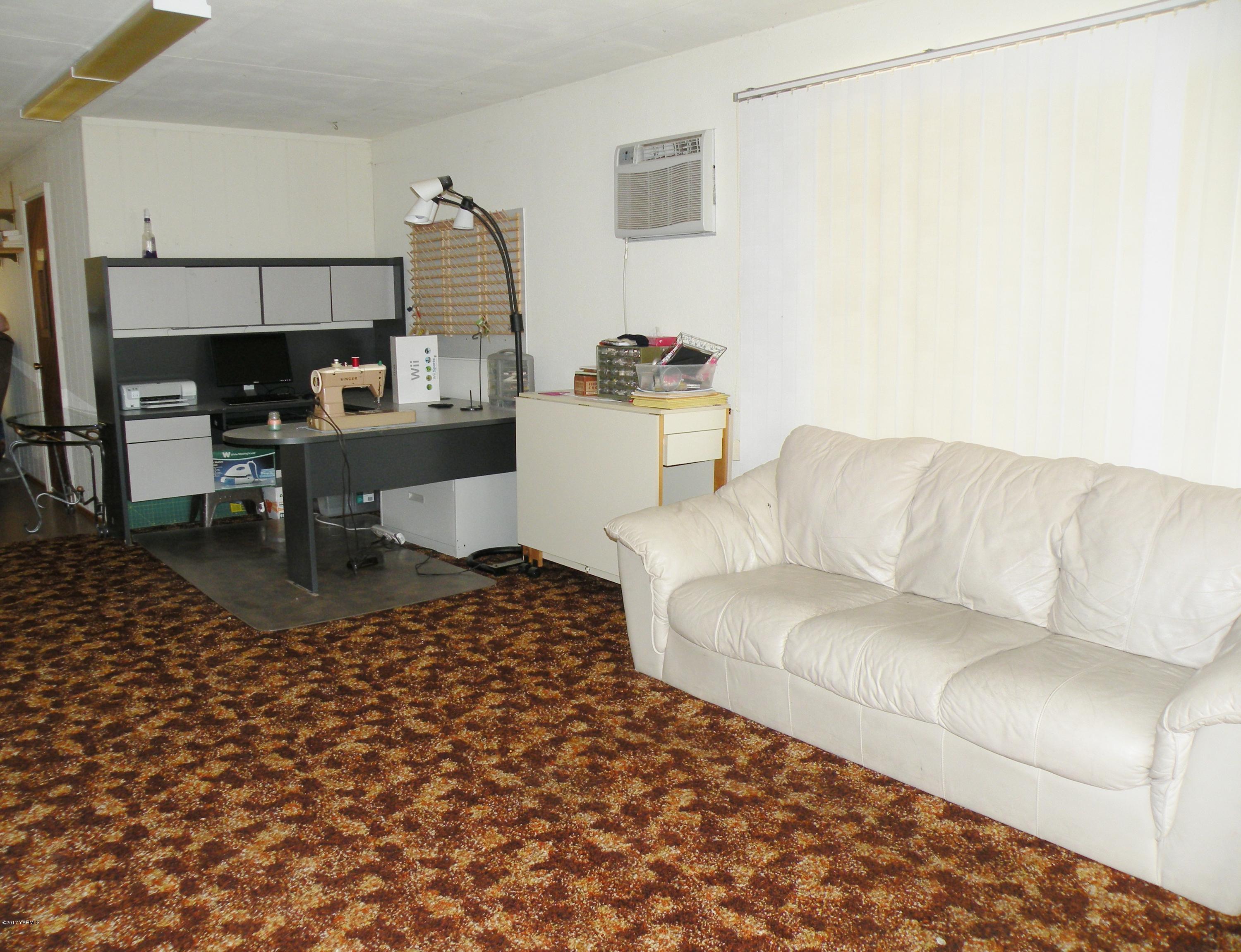 711 Meadowbrook Road Yakima, WA 98903 - Photo 17 of 22 a living room with furniture and wooden floor