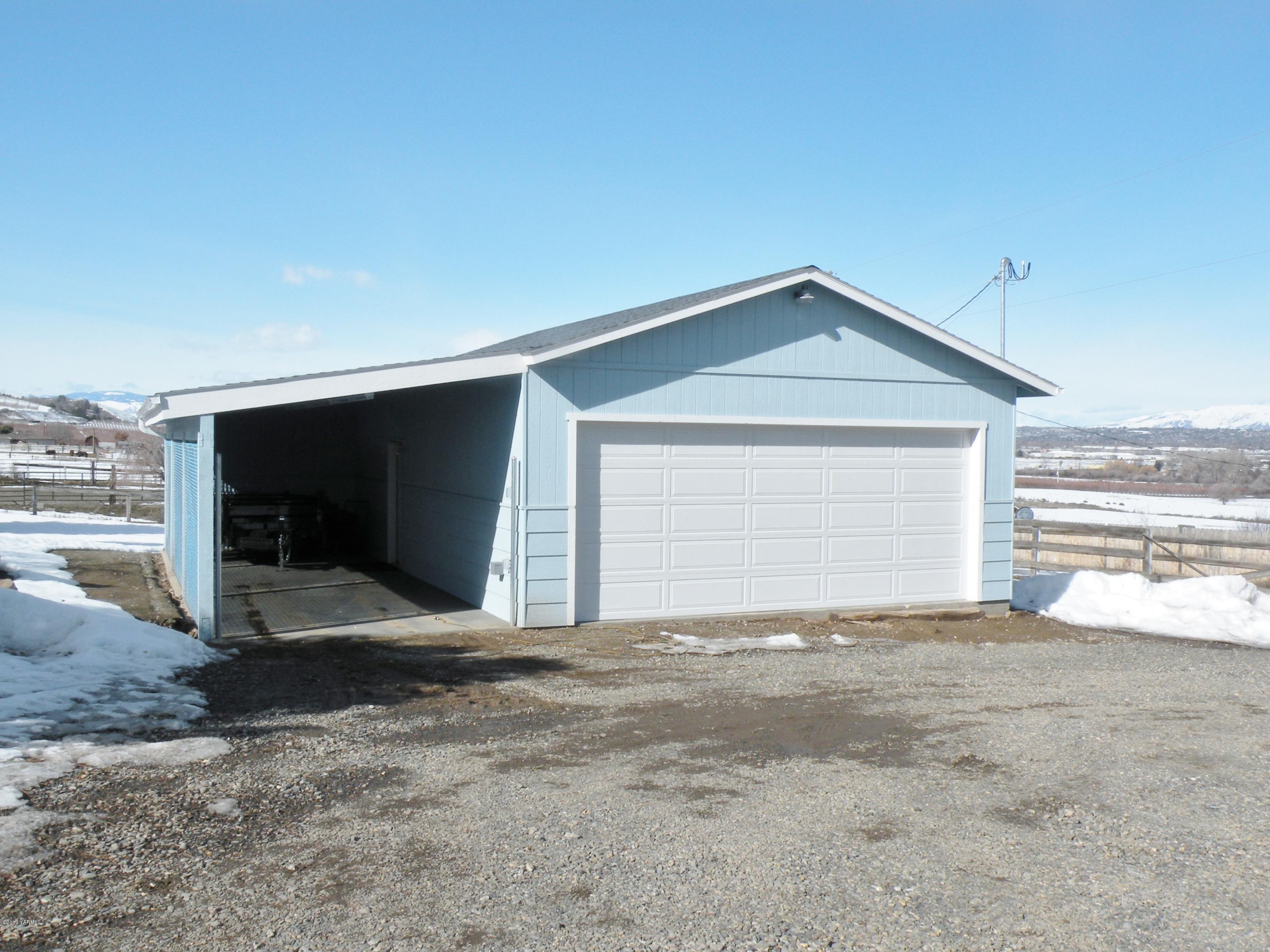 711 Meadowbrook Road Yakima, WA 98903 - Photo 4 of 22 a view of a house with a outdoor space