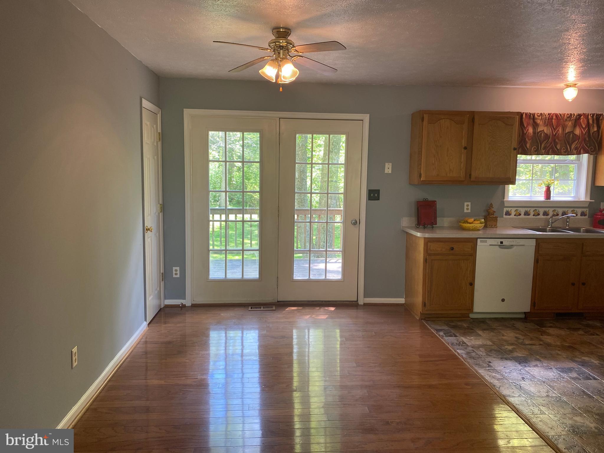 271 Cliff Road Linden, VA 22642 - Photo 13 of 26 Eat in kitchen with hardwood floors